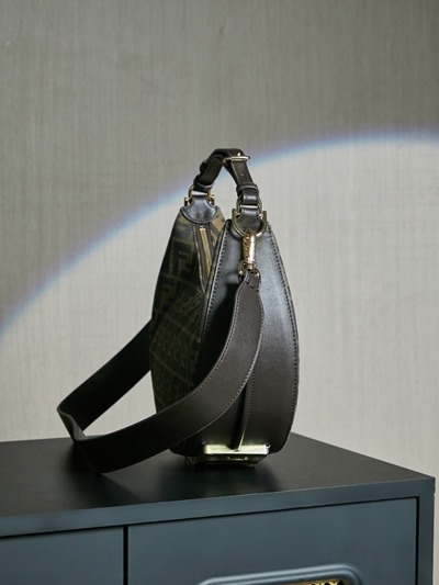 フェンディバッグ側面デザイン